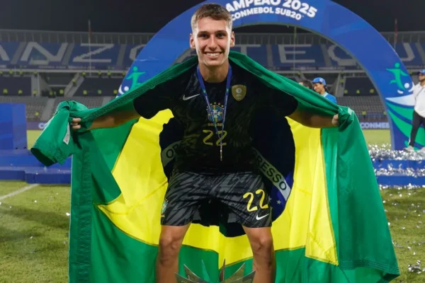 Menke retorna ao Inter e reforça o gol em meio a críticas e lesão de Rochet