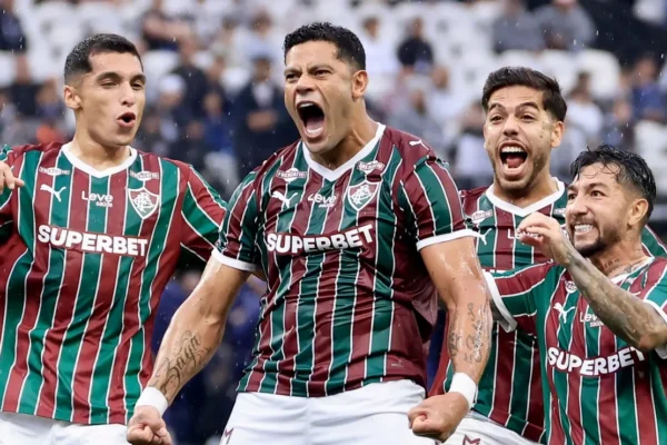 Hulk brilha, Fluminense bate Corinthians por 3 a 1 fora de casa