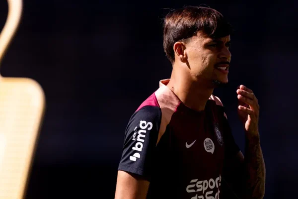 João Pedro Tchoca pode ser titular do Corinthians contra a Chapecoense