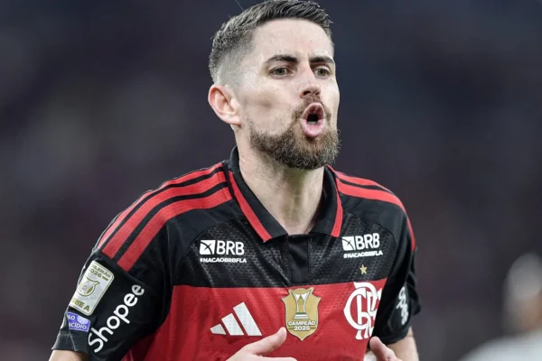 Jorginho detona gramados brasileiros: ‘Tiram muito a paciência’
