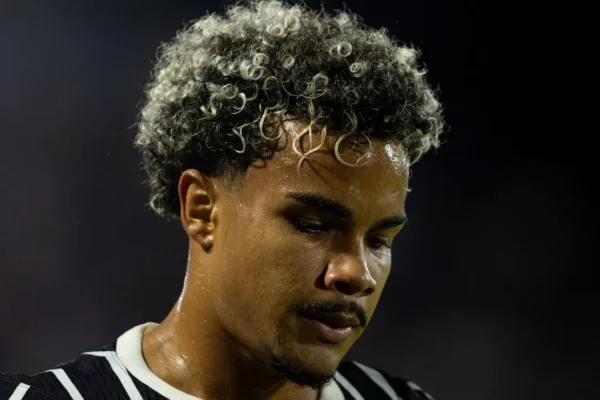 Corinthians pega fogo na Libertadores: três amarelos em jogo quente contra o Estudiantes