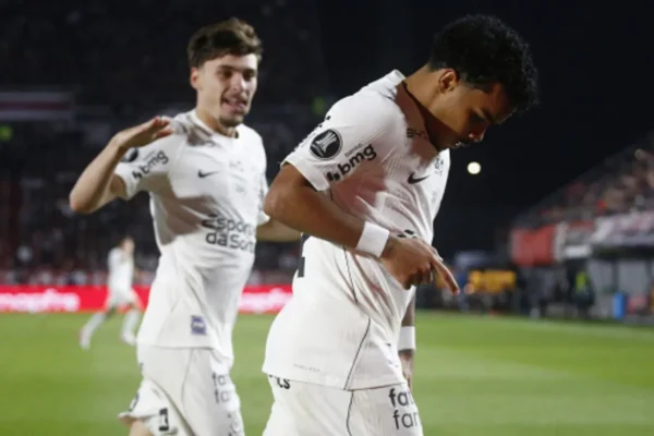 Kaio César salva o Timão: empate heroico com Estudiantes na Libertadores