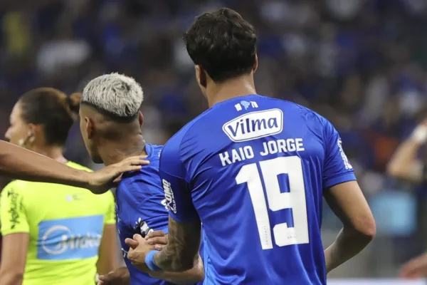 Cruzeiro vence Athletico-PR, mas Kaio Jorge e Matheus Pereira travam climão em pênalti