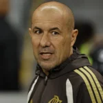 Jardim detona gramado do Mangueirão e expõe preocupação no Flamengo