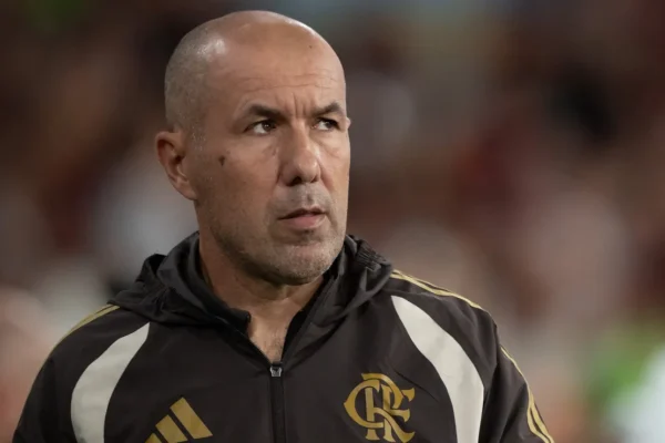 Jardim aponta falha defensiva em vitória do Flamengo sobre Corinthians