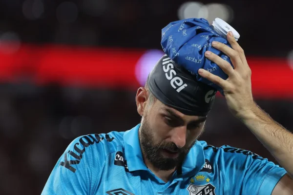 Luan Peres falha, Santos cai nos pênaltis para o Atlético-MG na Sul-Americana