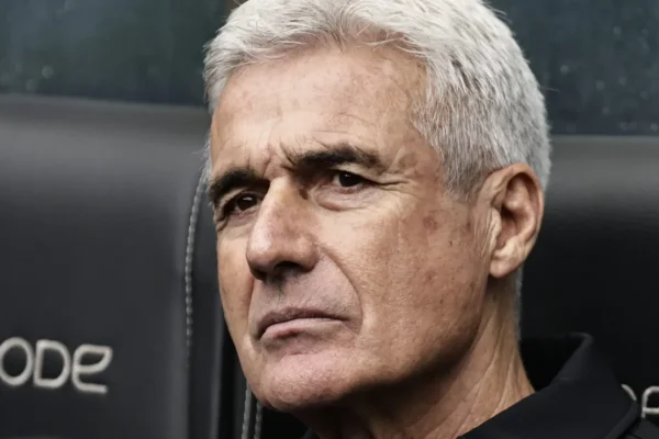 Luís Castro à Beira da Demissão? Grêmio Avalia Futuro do Treinador