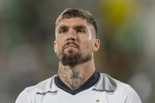 Lyanco desabafa nas redes e manda recado direto à torcida do Atlético
