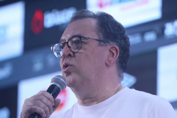 Marcelo Teixeira admite erros no Santos, mas poupa Mattos e gera polêmica