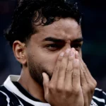 Corinthians domina, mas Chapecoense vira e complica ainda mais a vida do Timão