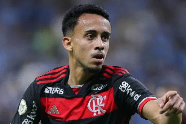 Vasco mira Matheus Gonçalves, ex-Flamengo, para reforçar meio-campo