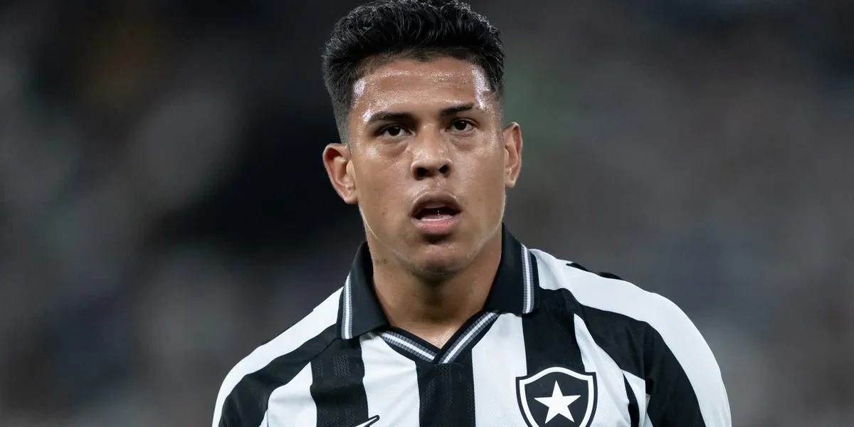 Matheus Martins segue fora do Botafogo e retorno pode ficar para outubro