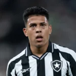 Matheus Martins segue fora do Botafogo e retorno pode ficar para outubro