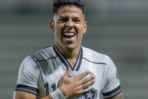 Botafogo na Justiça: Matheus Martins é reprovado no Dínamo e caso vira polêmica
