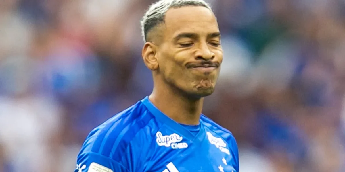 Matheus Pereira desperdiça pênalti e Cruzeiro sofre pressão no Mineirão