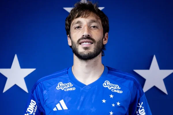 Viña se impressiona com estrutura do Cruzeiro em apresentação