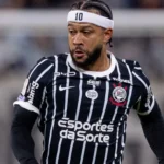 Memphis Depay desabafa sobre físico e mira 90 minutos contra Estudiantes