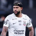 Memphis Depay falha em pênalti decisivo e Corinthians se despede da Libertadores