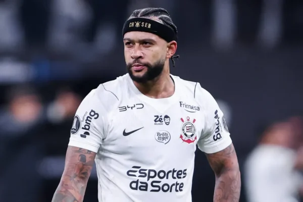 Memphis Depay falha em pênalti decisivo e Corinthians se despede da Libertadores
