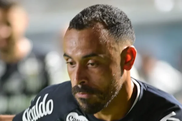 Santos queima R$ 15,6 milhões em Moisés e balanço escancara erros da gestão