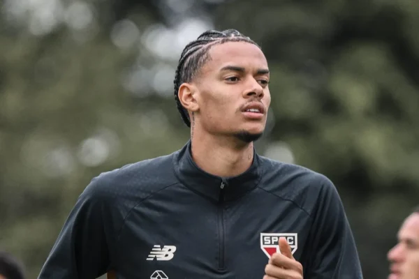 São Paulo aposta em Newton para vaga de Domingos Duarte