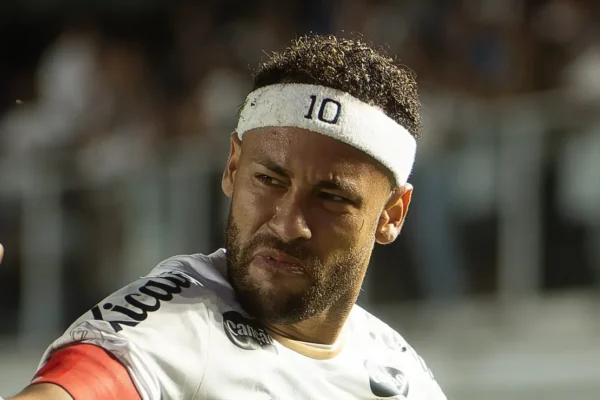Neymar fora: lesão pode tirar craque do Santos por até 13 jogos