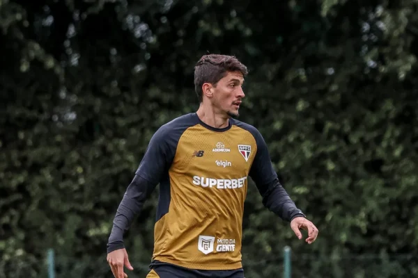 Pablo Maia fora do time? São Paulo muda meio-campo contra o Boca