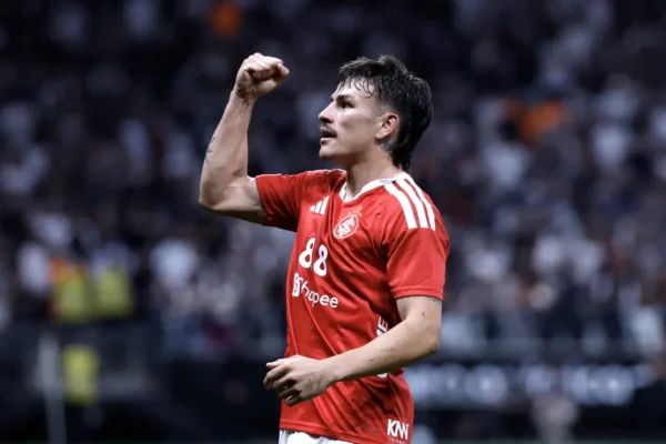 Inter: Pezzolano busca solução na lateral esquerda com desfalques contra a Chapecoense