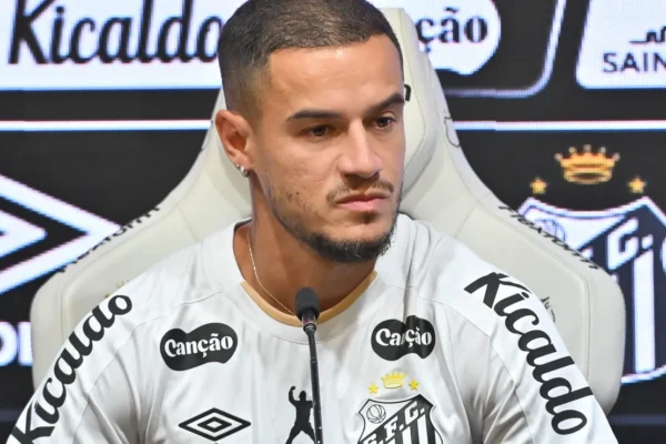 Coutinho rebate críticas e explica saída do Vasco: ‘Não abandonei’