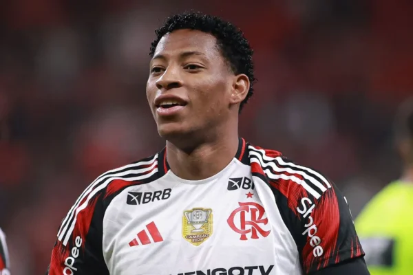 Plata pode voltar contra Del Valle? Jardim abre o jogo sobre situação do atacante