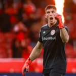 Rochet volta aos treinos no Inter e pode encarar o Corinthians