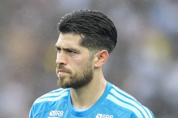 Rossi vira pilar no Flamengo, ignora assédio e encaminha renovação