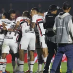 Empresários avaliam saídas no São Paulo, mas elenco nega debandada