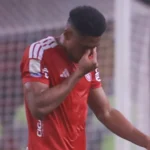 Victor Gabriel treina no Inter e aguarda retorno de Gabriel Pec para voltar a jogar