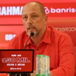 Atacante do Inter brilha no futebol e na matemática
