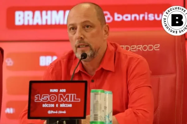 Atacante do Inter brilha no futebol e na matemática