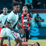 Vasco domina Vitória e garante vaga nas semifinais da Copa do Brasil