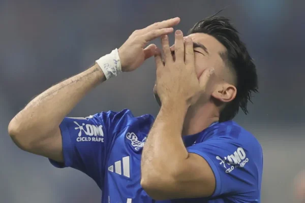 Cruzeiro cai diante do Atlético-MG em clássico e vê sonho da Copa do Brasil ruir