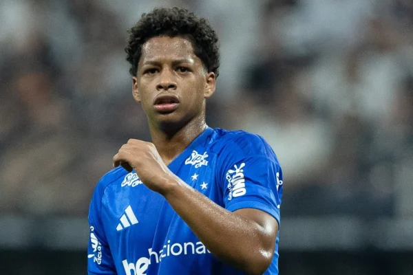 Zé Lucas merece ser titular no Cruzeiro e ganhar sequência com Artur Jorge