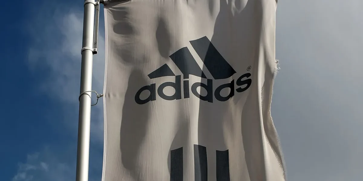 Adidas fecha com o Santos e Umbro reage: briga à vista no futebol brasileiro