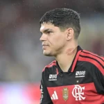Ayrton Lucas vira o jogo no Flamengo e cala os críticos