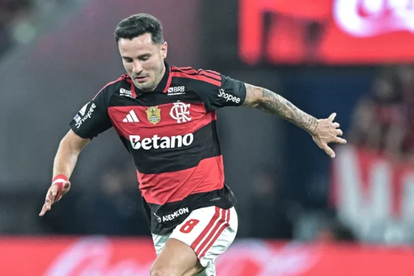 Betano fora? Flamengo tem 4 empresas na fila pelo patrocínio master