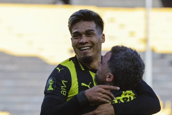 Grêmio quita dívida de Arezo e escapa de punição da FIFA