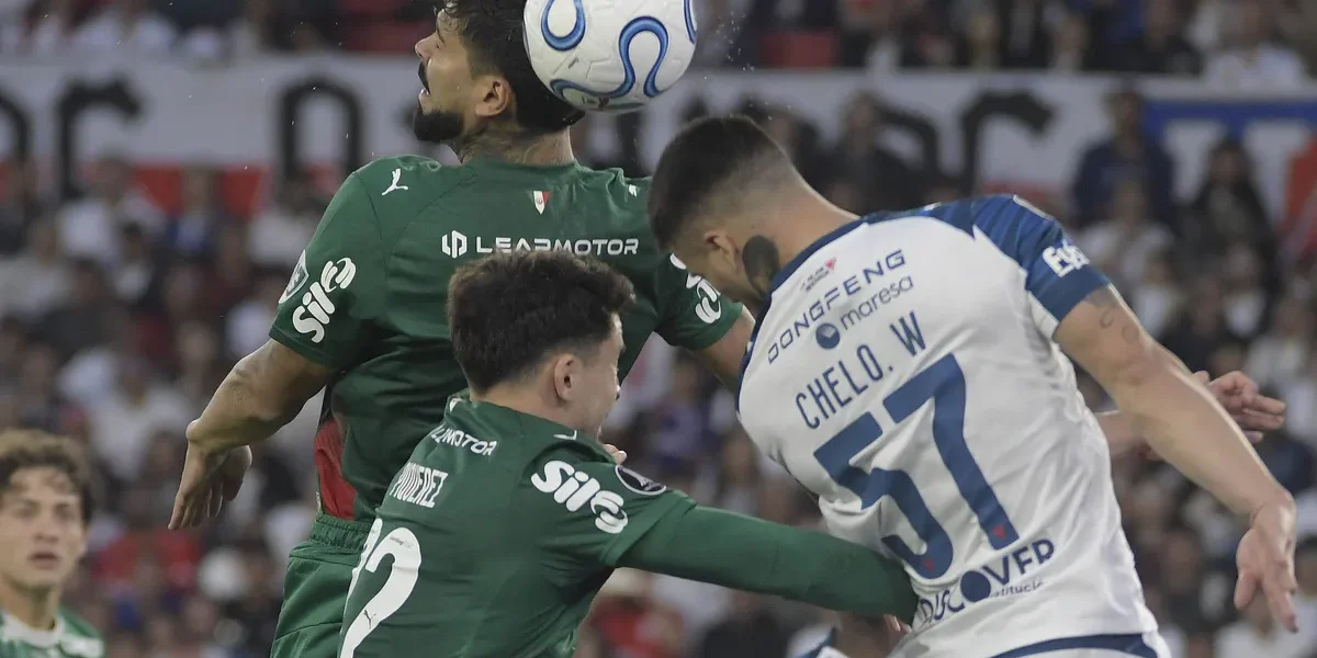 Bola aérea vira pesadelo: Palmeiras escapa, mas defeito é gritante