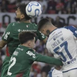 Bola aérea vira pesadelo: Palmeiras escapa, mas defeito é gritante