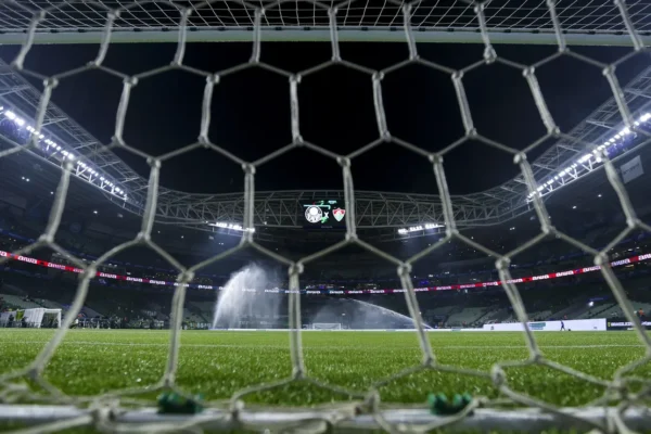 Fluminense exige 4 mil ingressos e Palmeiras corre contra o tempo