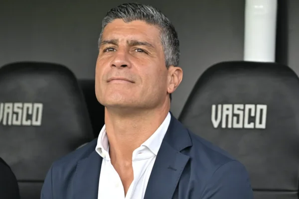 Vasco com reforço na zaga para decidir vaga contra o Vitória na Copa do Brasil