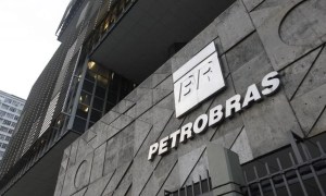 Petrobras sobe diesel em R$ 1, mas subsídio zera efeito no bolso