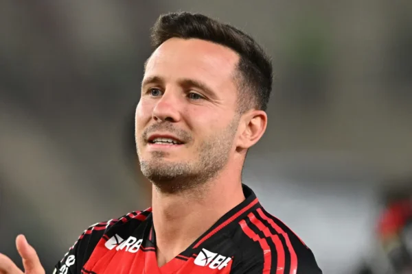 Saúl ganha chance no Flamengo contra o Bragantino; veja o cenário