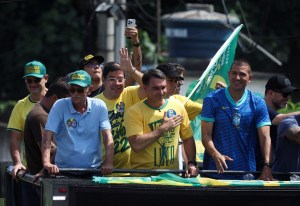 Flávio Bolsonaro fala em ‘guerra espiritual’ e ‘inimigos mentirosos’